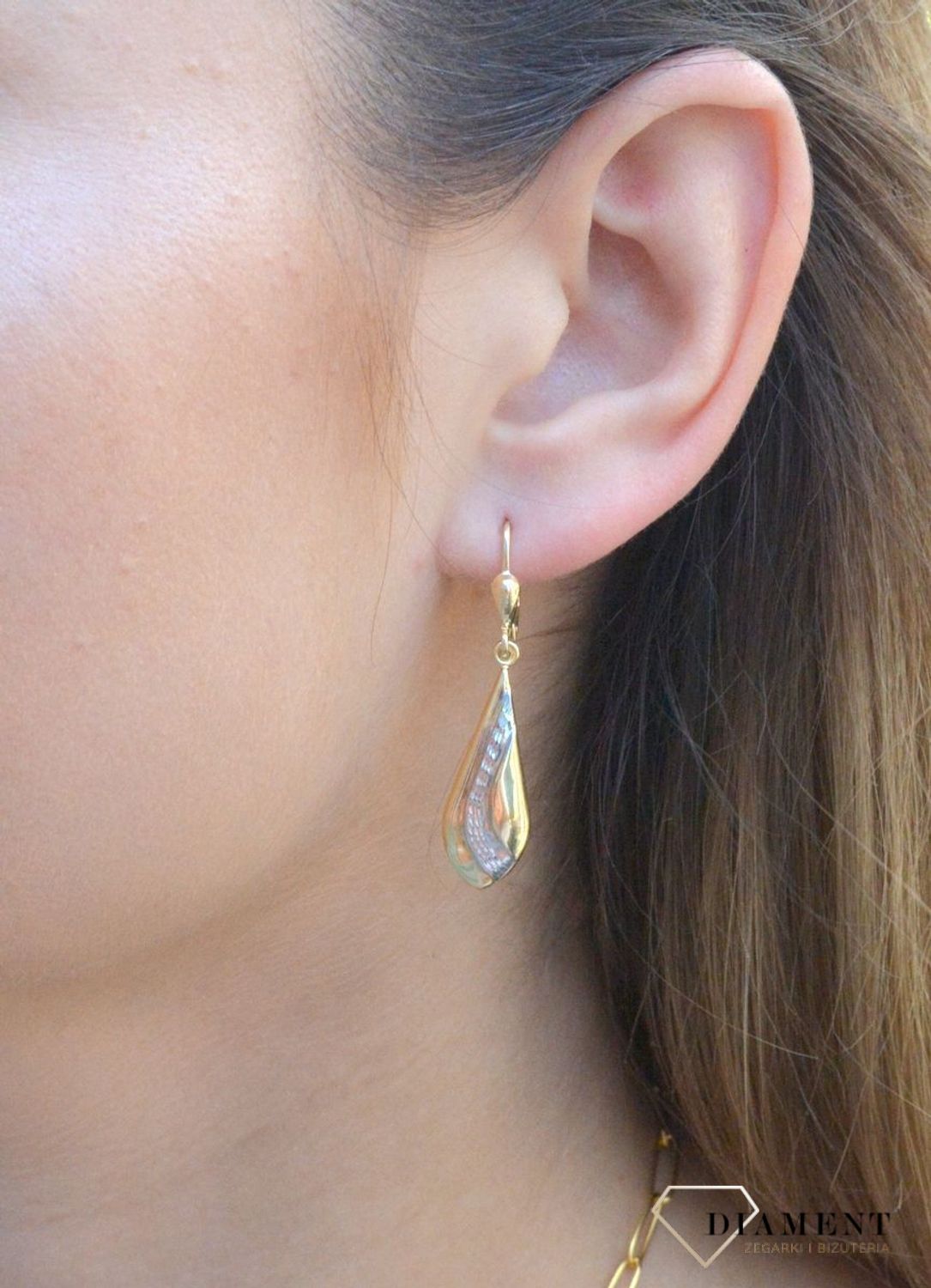 Kolczyki złote wiszące 333 łezki z białym złotem KL 6153 333. Kolczyki złote wiszące 333 łezki. Eleganckie, złote kolczyki z ozdobnym wiszącym elementem w kształcie łezki z dodatkiem i żółtego złota wykonane z próby złota 333.jpg